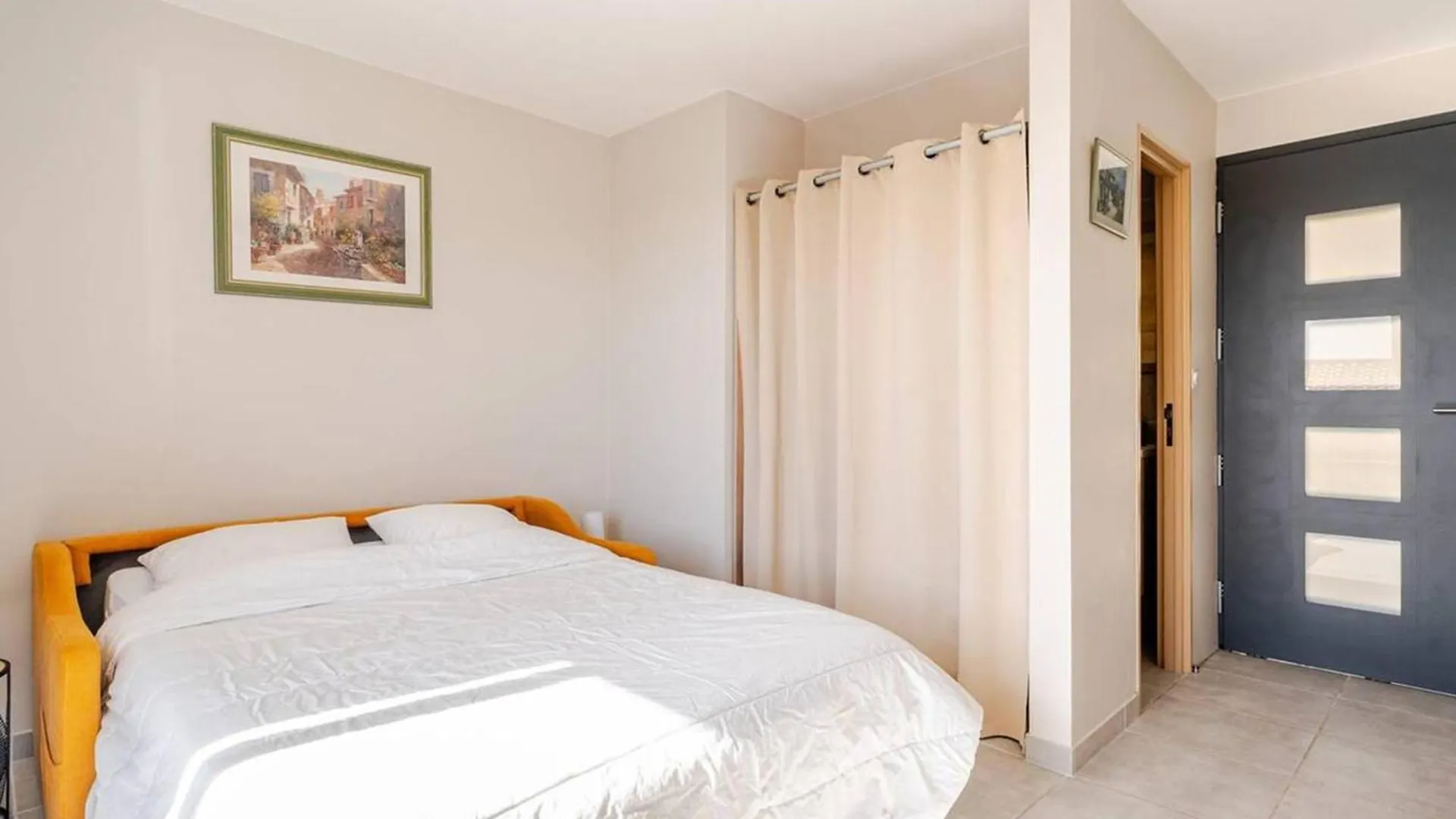 Charmant Studio Renove Au Coeur Du Lavandou Avec Clim Et Terrasse - Fr-1-816-7 Le Lavandou France