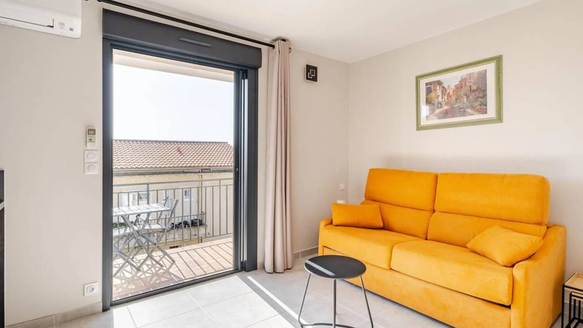 Charmant Studio Renove Au Coeur Du Lavandou Avec Clim Et Terrasse - Fr-1-816-7 Le Lavandou France