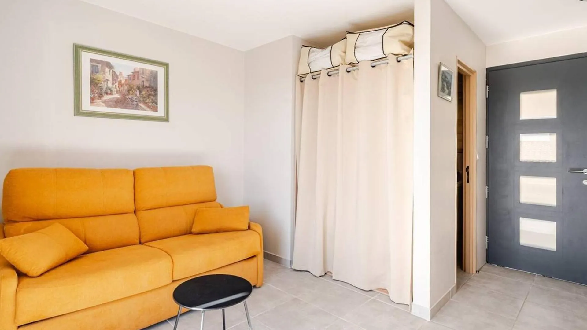 Charmant Studio Renove Au Coeur Du Lavandou Avec Clim Et Terrasse - Fr-1-816-7 Le Lavandou 0*,  France