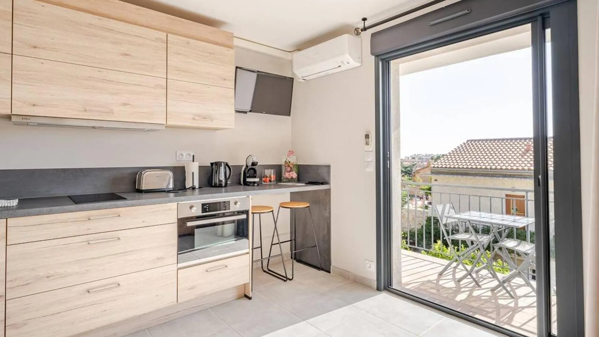 Apartment Charmant Studio Renove Au Coeur Du Lavandou Avec Clim Et Terrasse - Fr-1-816-7 Le Lavandou France