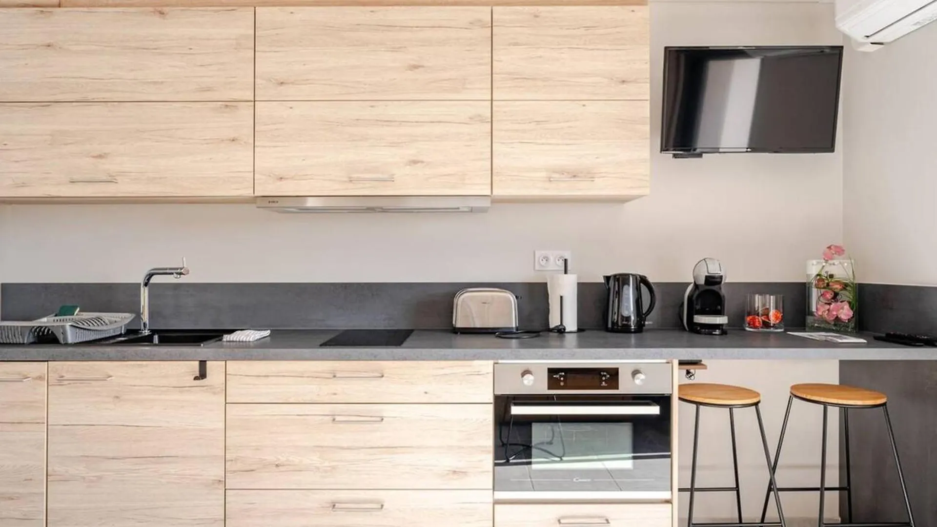 Charmant Studio Renove Au Coeur Du Lavandou Avec Clim Et Terrasse - Fr-1-816-7 Le Lavandou Apartment