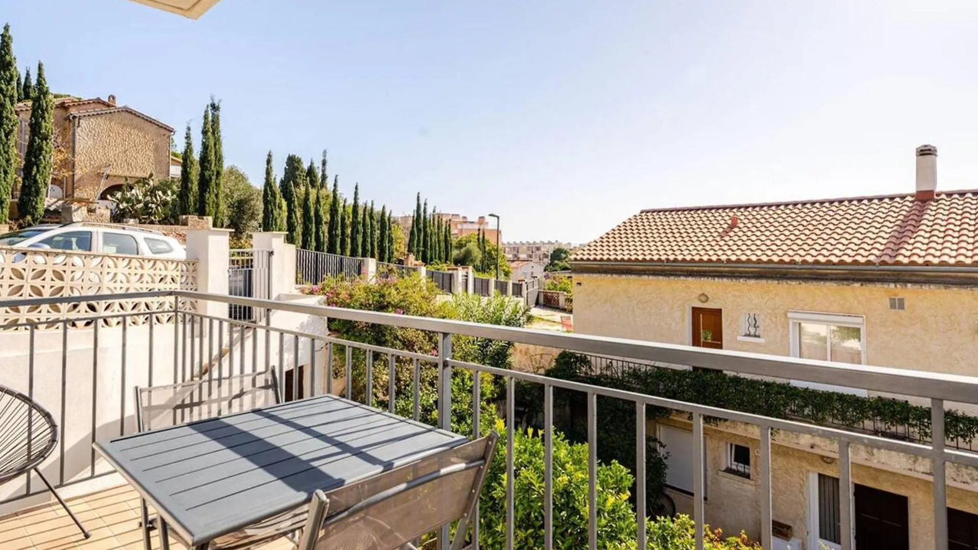 Charmant Studio Renove Au Coeur Du Lavandou Avec Clim Et Terrasse - Fr-1-816-7 Le Lavandou