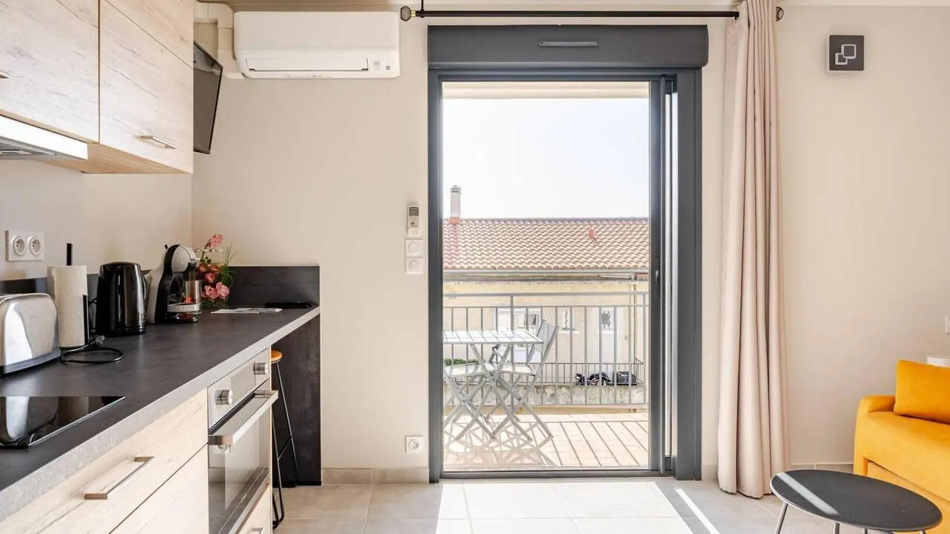 Charmant Studio Renove Au Coeur Du Lavandou Avec Clim Et Terrasse - Fr-1-816-7 Le Lavandou